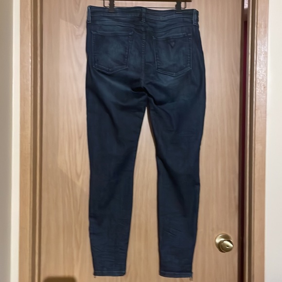 Guess Jeans Size 31 - Picture 2 of 4